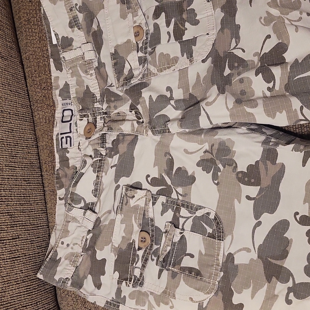 Ladies shorts in excellent used condition  very cute.  Lots of cute pockets that
